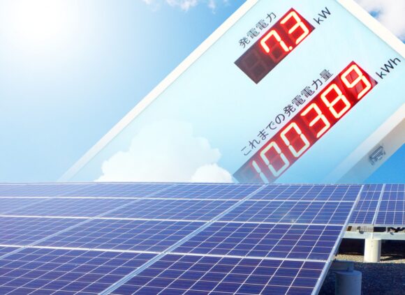 雹で内部セルが損傷し発電量が低下した太陽光パネルの見えない被害を解説するミヤケンソーラー